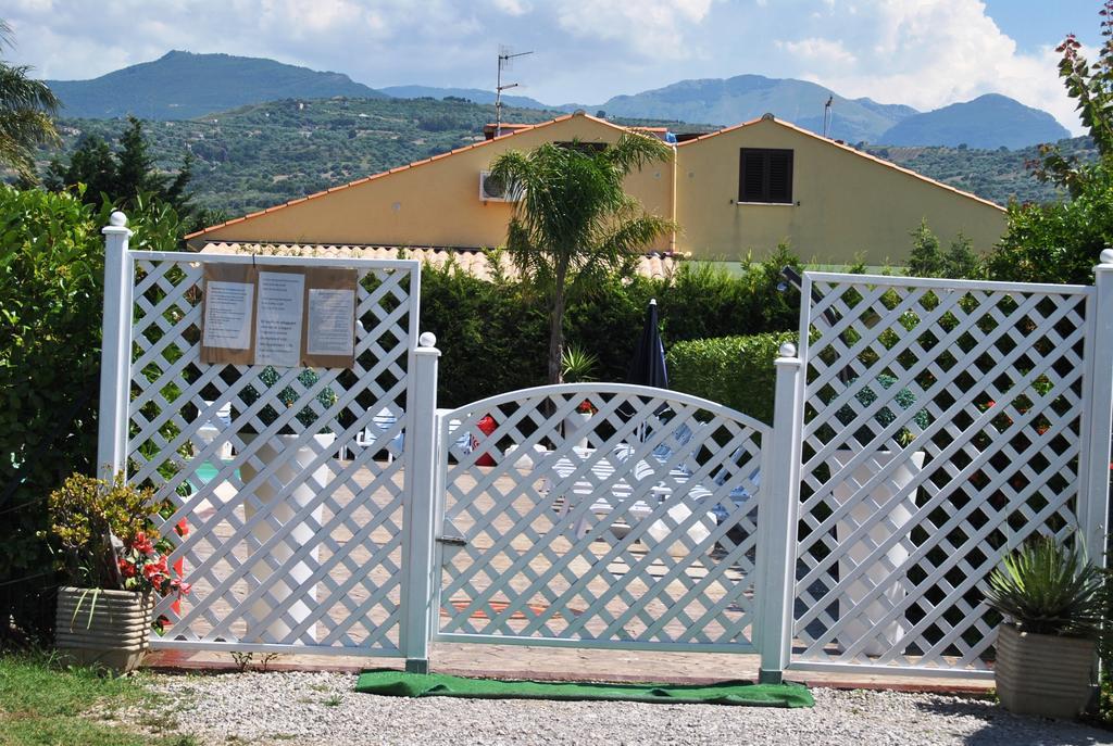 Case Vacanze Paradise Beach Vicino Cefalu Piscina Aperta Campofelice Di Roccella Exteriör bild